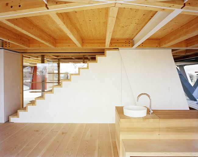 Interiores blancos y de madera